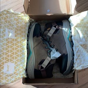 Teva grandview gtx women’s 8.0 (us)/39.0 (eu) NWT